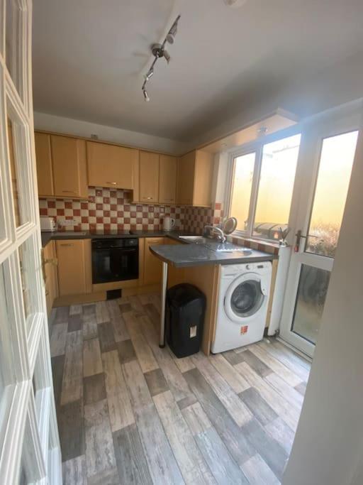 Modern Two Bed House Close To City Centre Belfast Exterior foto